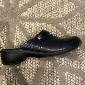 Croft & Barrow navy clogs